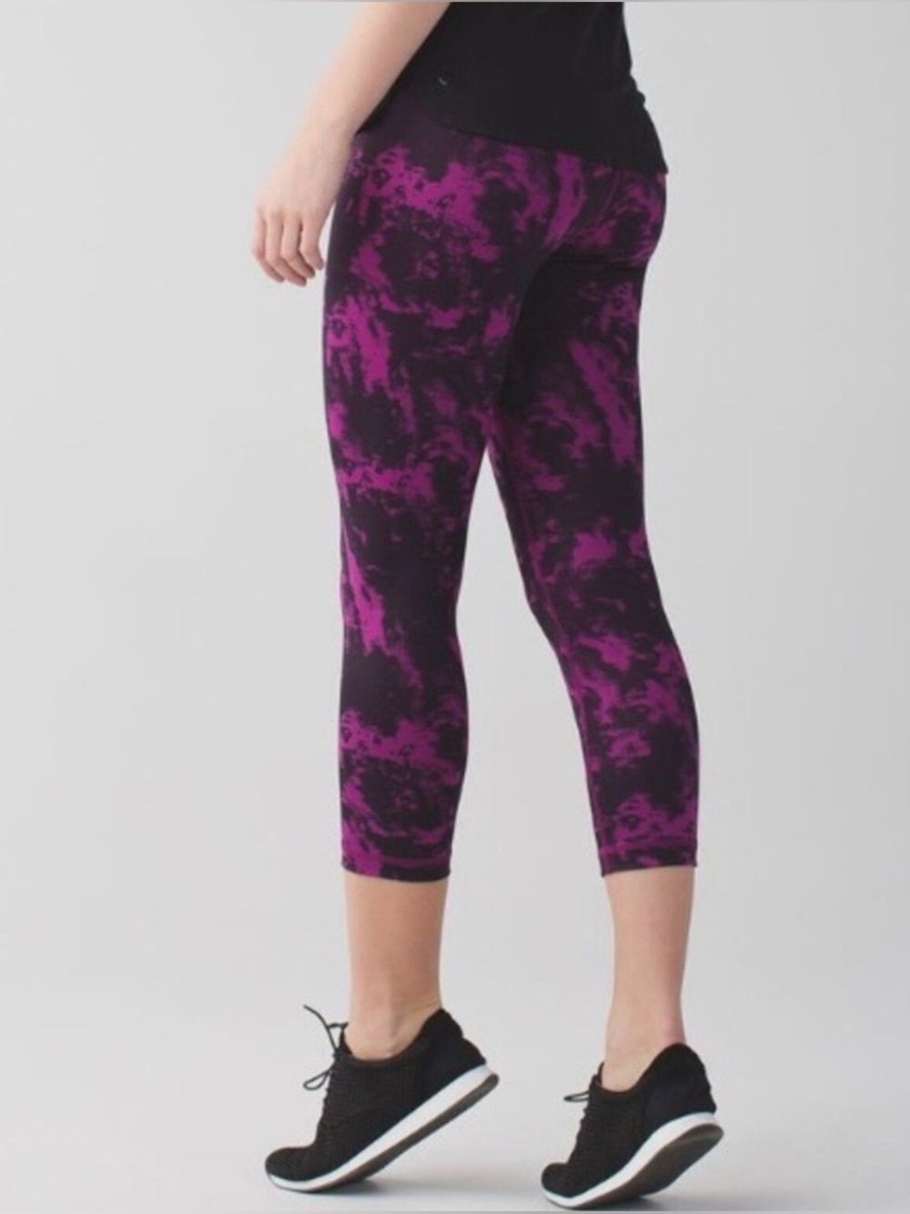 Lululemon Athletica Wunder Under Crop II (Roll Down) Breezie Regal Plum/Blk 25”